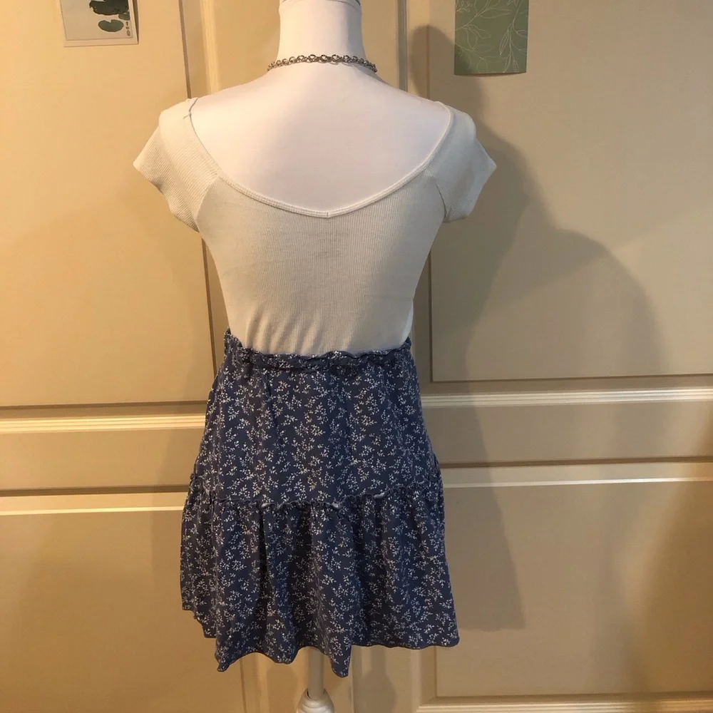 Brandy Melville Blue Floral Skirt - Picture 4 of 5
